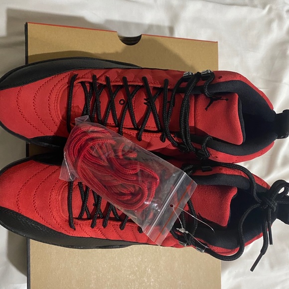 Jordan 12 "Reverse Flu Games" - Picture 4 of 5